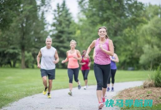 刘畊宏健身操跳完拉伸合适？跟着刘畊宏月